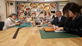 Kırşehirde Ahi Evranın mesleği deri işlemeciliği modern tasarımlarla yeniden hayat buluyor