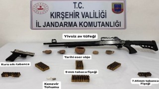 Kırşehirde kaçakçılık operasyonu: silah, mühimmat ve tarihi eser ele geçirildi