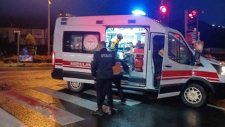 Kocaelide otomobil hafif ticari araca çarptı: 3 yaralı