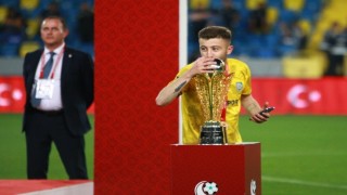 Kocaeli'de silahlı saldırı: 1'i futbolcu 3 yaralı