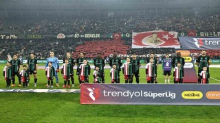 Kocaelispor- Antalyaspor maçında seremoni de paylaşıldı