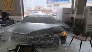 Kontrolden çıkan araç dönerciye girdi