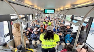 Konya Büyükşehirin nezaket otobüsü öğrencilere trafik kültürünü aşılıyor