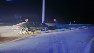 Konyada otomobil refüje çıktı: 3 yaralı