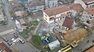Körfezde riskli bina yıkıldı