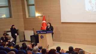 Koruyucu aileler deneyimlerini gençlerle paylaştı
