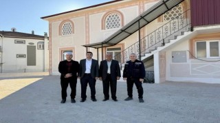 Köy camii bahçesinde parke taşı ve çevre düzenlemesi tamamlandı