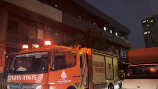 Küçükçekmecede bir iş yerinin havalandırma bacasında yangın
