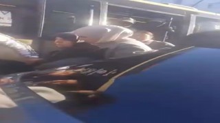 Küçükçekmecede minibüsten yaşlı kadın düştü