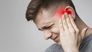 Kulak Tıkanıklığı Neden Olur? Evde Yapılabilecek Güvenli Çözümler