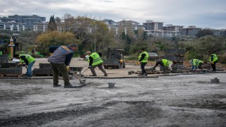 Kuşadası Belediyesi kente modern ve konforlu yollar kazandırıyor