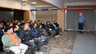 Kuşadası Belediyesi Temizlik İşleri Müdürlüğü personeline güvenli sürüş eğitimi verildi