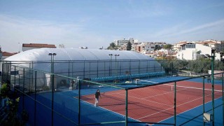 Kuşadası Tenis Kulübünde balon kort yapımı tamamlandı