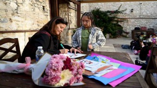 Kuşadasında çocuklara hem kitap hem hayvan sevgisi aşılandı