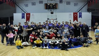 Kütahya Belediyespor Basketbol takımı zirve yarışını sürdürüyor