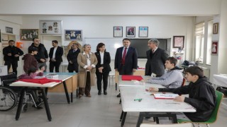 Kütahya Valisi Işın: Özel bireylerin mesleki beceriler kazanması ve üretime katılması büyük önem taşıyor