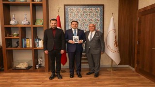 Kütahyalı Şeref Usta kitabının geliri çıraklara bağışlanacak