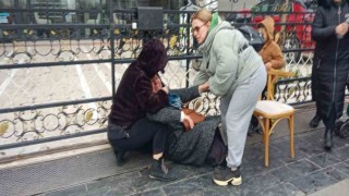 Kuyumcu mağdurlarının eyleminde yaşlı kadın fenalaştı