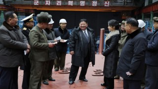 Kuzey Kore lideri Kim, inşası süren dev nükleer denizaltını denetledi