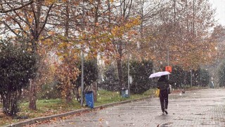 Lapa lapa yağdı, aniden bitti: Kampüste kar sadece 5 dakika sürdü