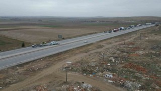 Maddi hasarlı kaza kara yolunu tek yönlü ulaşıma kapattı