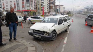 Malatyada iki otomobil çarpıştı: 2 yaralı