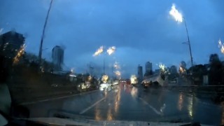 Maltepede minibüsün devrildiği anlar kamerada