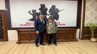 Mandalinaları Mehmetçiğe ulaştıran elmacı dede, Dörtyola selamla döndü