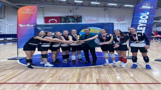 Manisa GSB Kadın Voleybol Takımı Türkiye ikincisi oldu