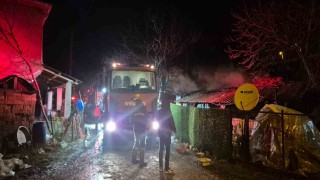 Manyasta tek katlı ev alevlere teslim oldu