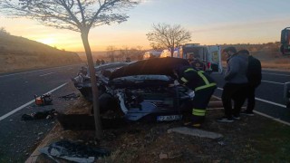 Mardinde otomobil ile tırın çarpıştığı kazada 1 kişi öldü, 2 kişi yaralandı