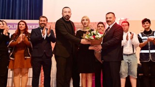 “Maskeli Balo” Tiyatro Oyunu Osmaniye’de Büyük Beğeni Topladı