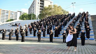 MCBÜde 300 öğrenciden Karsu - Zaman işaret dili performansı