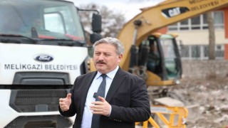 Melikgazi Belediyesi ilçedeki metruk yapıların yıkımına devam ediyor