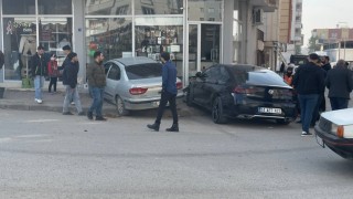 Merdiven basamakları otomobillerin işyerine dalmasını engelledi