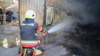 Mersinde palet imalathanesinde çıkan yangın kontrol altına alındı