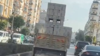 Mersinde tehlikeli yükleme yapan kamyon sürücüsüne ceza yağdı