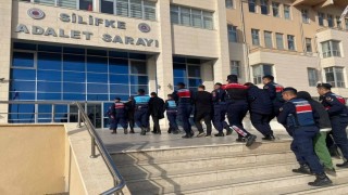 Mersinde tekneye kaçak sigara operasyonu: 6 tutuklama