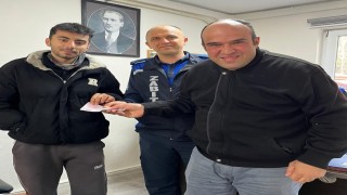 Merzifonda temizlik personelinden örnek davranış: Bulduğu parayı sahibine teslim etti
