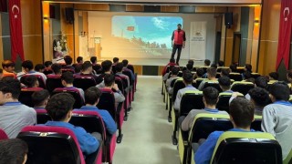 Meslek lisesi öğrencileri bağımlılıkla mücadele konusunda bilgilendirildi