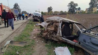 Minibüsle çarpışarak hurdaya dönen TOFAŞtaki 2 kişi yaralandı