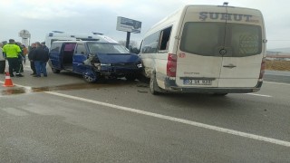 Minibüslerin çarpıştığı kazada 7 kişi yaralandı