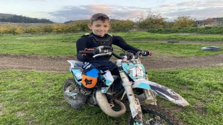 Minik motokrosçu Poyraz Kalender sezonu şampiyonlukla tamamladı