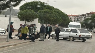 Motosiklet ve otomobilin karıştığı kazada 1 kişi yaralandı