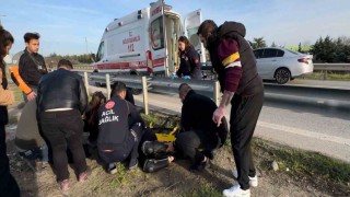 Motosikletle bariyere çarpan üniversite öğrencisi ağır yaralandı