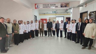 Müdür Yılmaz, uluslararası yemek yarışmasında dereceye giren öğrencileri ziyaret etti