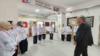 Müdür Yılmazdan uluslararası yarışmada derece elde eden öğrencilere tebrik