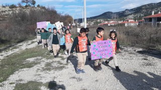 Mudurnuda öğrenciler erozyon farkındalığı için yürüdü