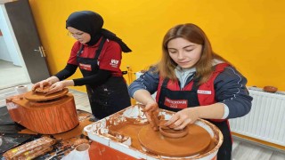 Muğlada gençler seramik atölyesinde hünerlerini sergiledi