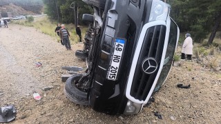 Muğlada yolcu minibüsü devrildi: 3 yaralı